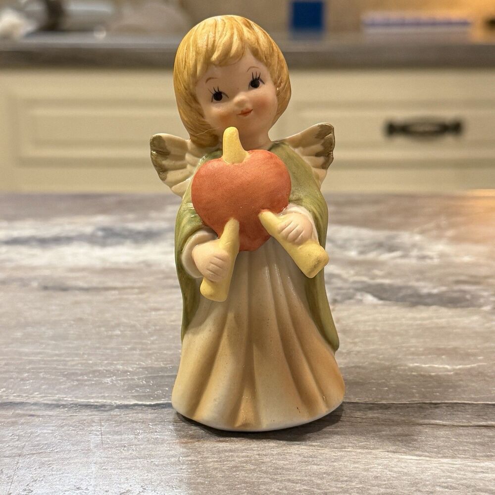 Lefton Figurine Angel Heart 2473 Vintage Ceramic Collectible Girl Pastel Smiling
